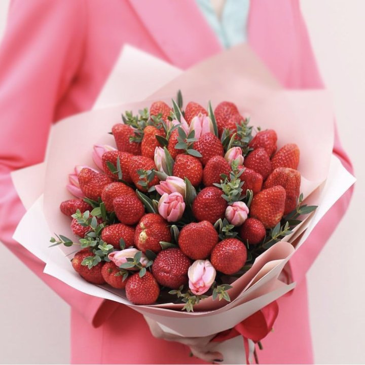 Тюльпаны и клубника в Прокопьевске