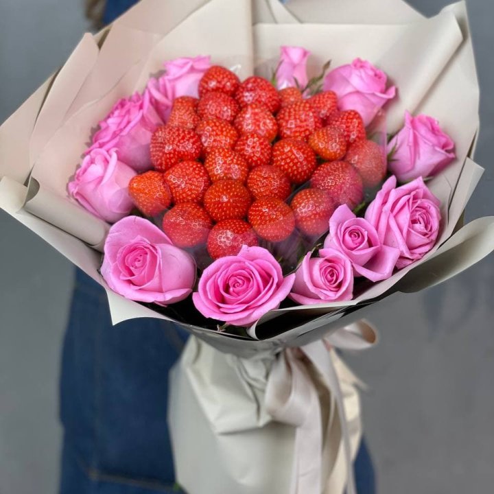 Клубника и розы в Прокопьевске