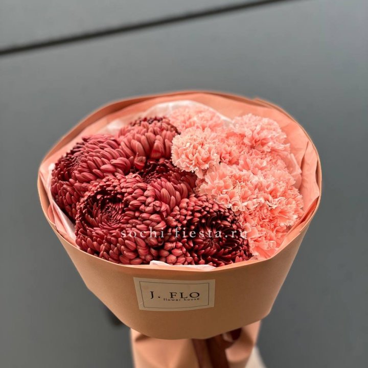 Букет хризантем и диантусов  в Прокопьевске