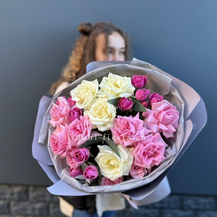 Букет французских и пионовидных роз в Прокопьевске