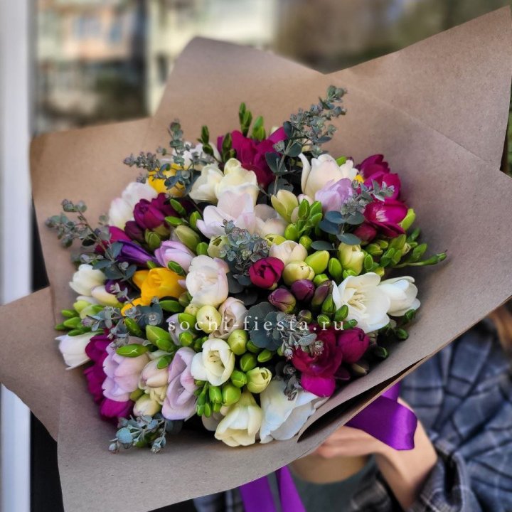 Букет фрезий "Радуга" в Прокопьевске