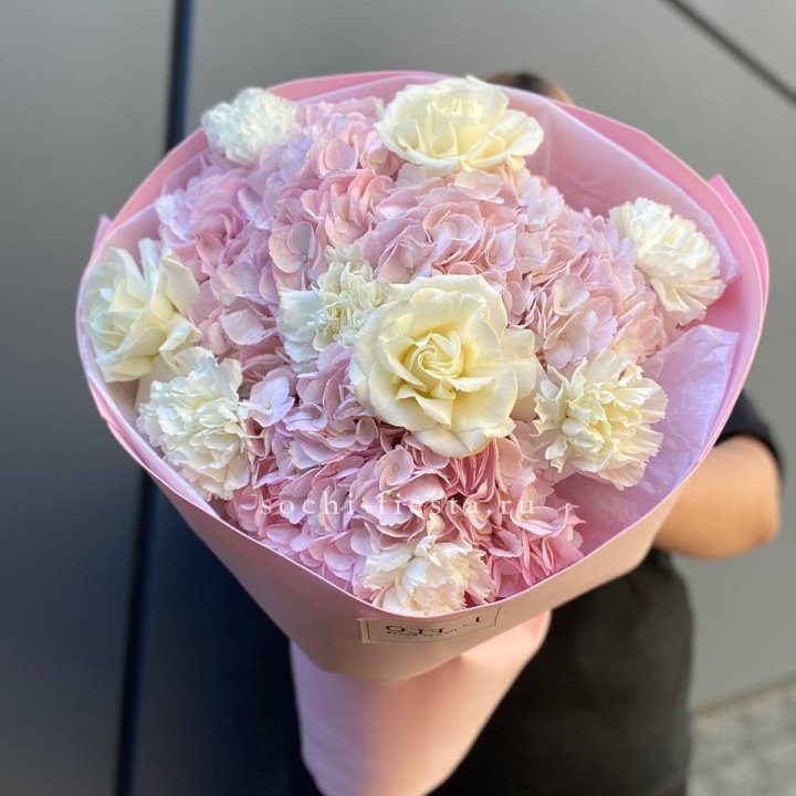  Букет гортензий и роз  в Прокопьевске