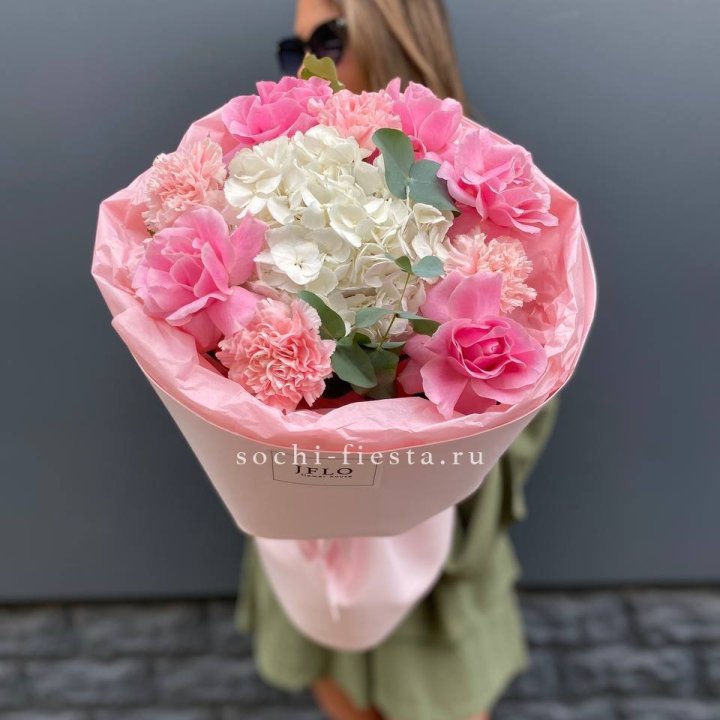  Букет роз и гортензии "Навола" в Прокопьевске