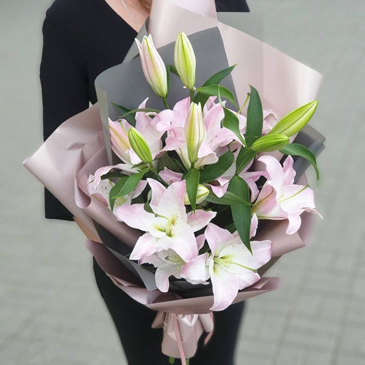 Букет розовых лилий в Прокопьевске