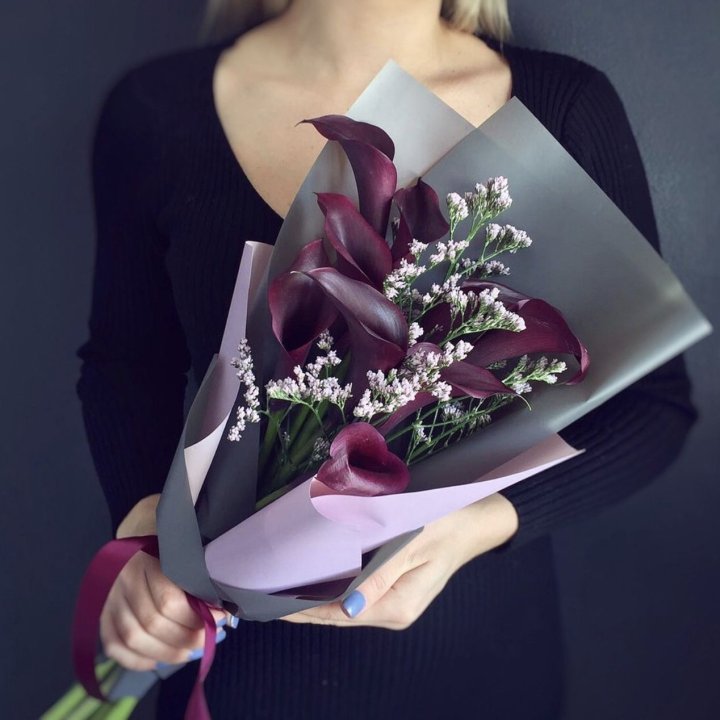 Букет фиолетовых калл в Прокопьевске