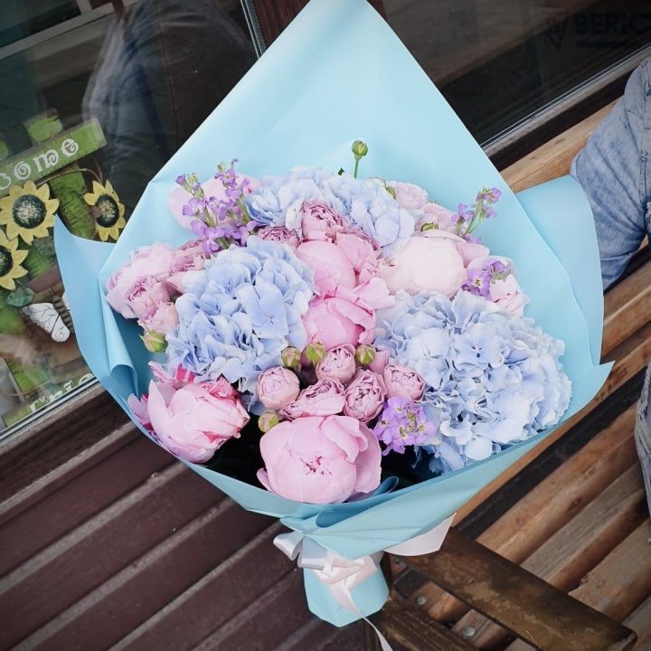 Букет с гортензиями "Блубери" в Прокопьевске