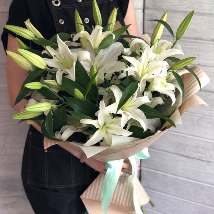 Букет белых лилий в Прокопьевске