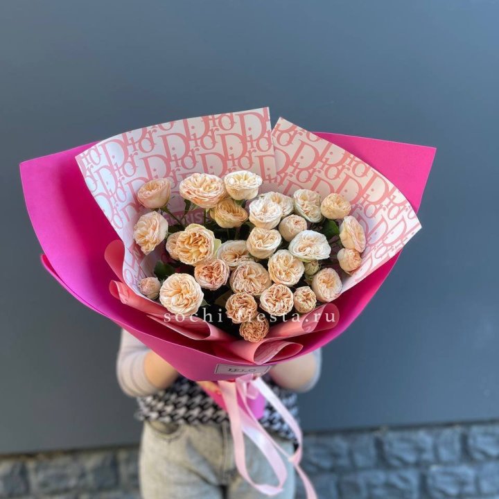 9 пионовидных роз в Прокопьевске