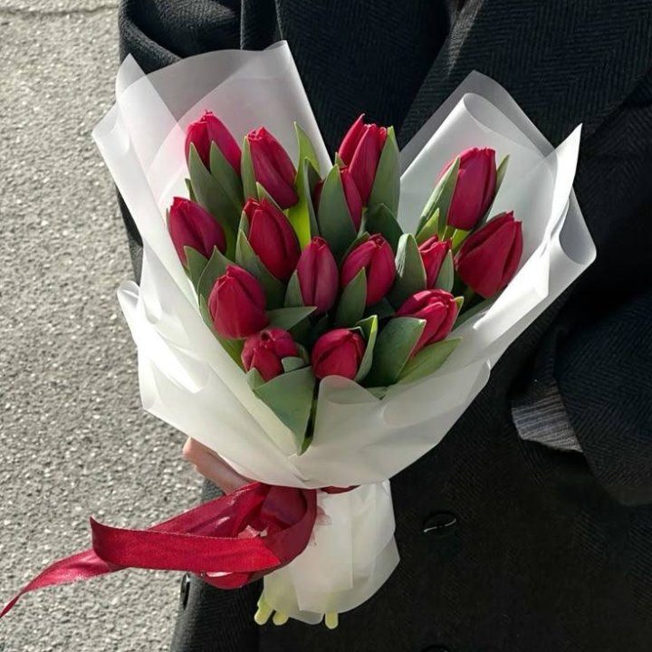 15 красных тюльпанов в Прокопьевске