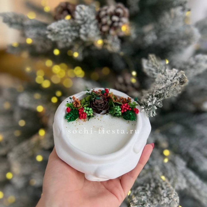 Свеча ароматическая в гипсе Руки с шишкой в Прокопьевске