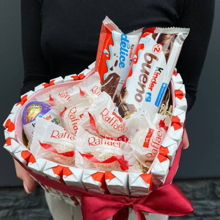 Подарочный набор сердце с Киндерами и Рафаэлло в Прокопьевске