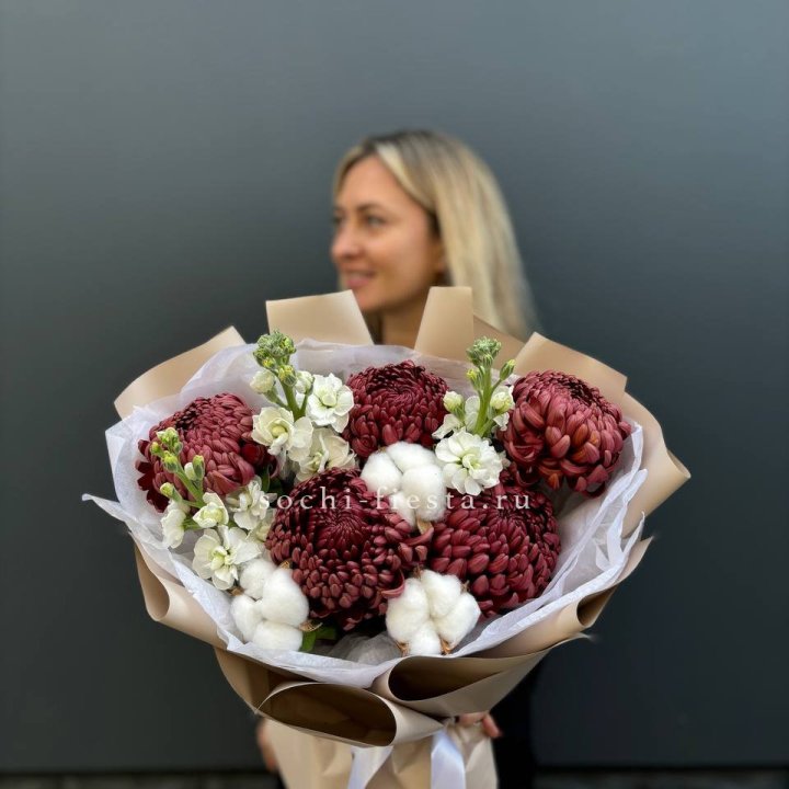 Хризантемы с маттиолой в Прокопьевске