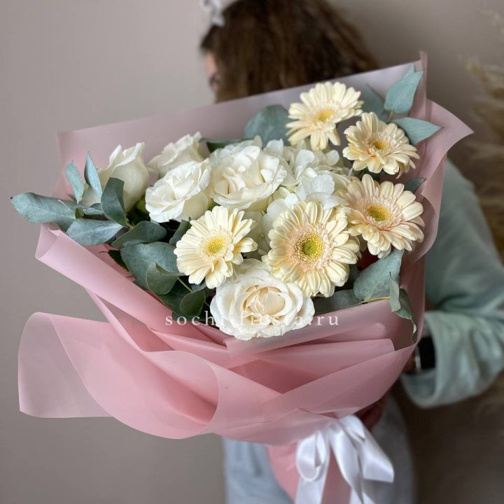 Букет роз, гортензии, гербер  в Прокопьевске