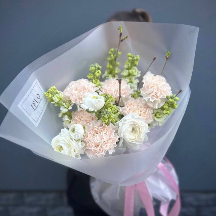 Букет маттиолы и ранункулюсов  в Прокопьевске