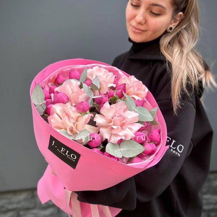 Букет французских и пионовидных роз "Ламиносо" в Прокопьевске