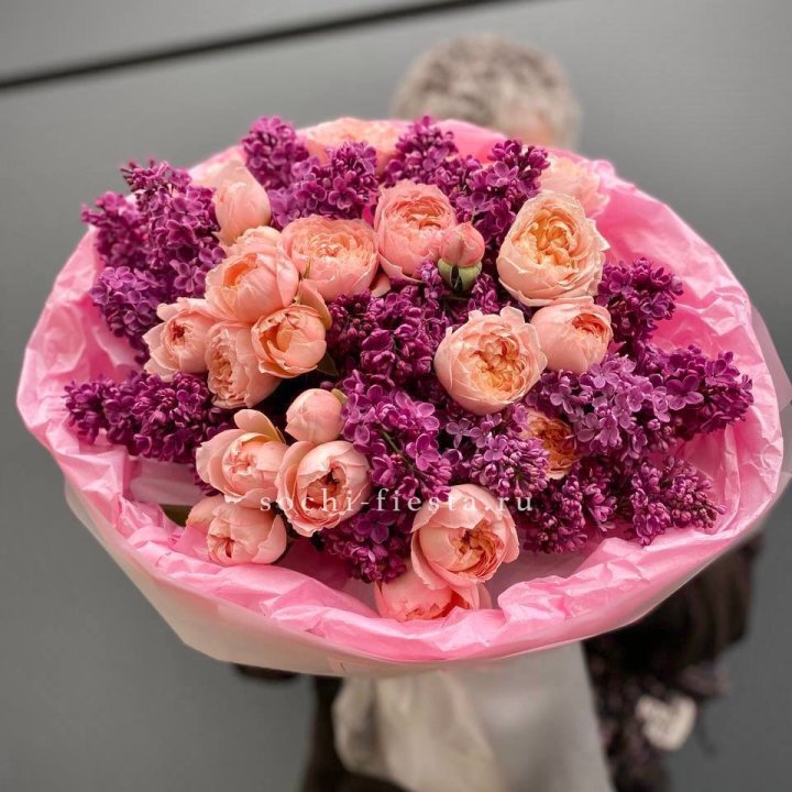  Дуо букет из кустовых роз и сирени в Прокопьевске