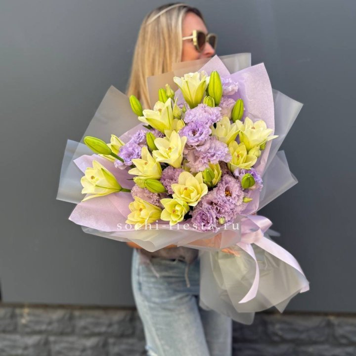  Букет лилий и эустом в Прокопьевске