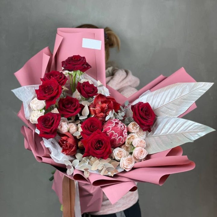 Дизайнерский букет "Ред Вильвет" в Прокопьевске