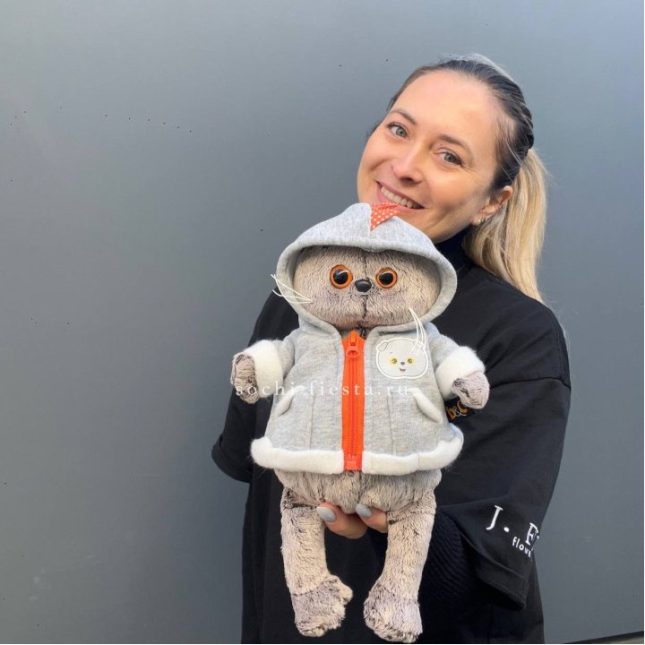 Кот Басик в толстовке в Прокопьевске