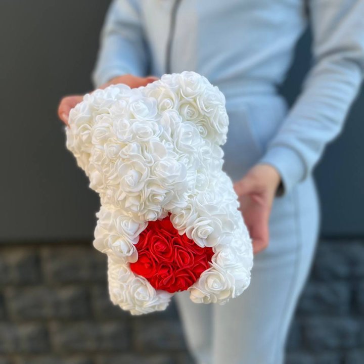 Медведь с красным седцем в Прокопьевске