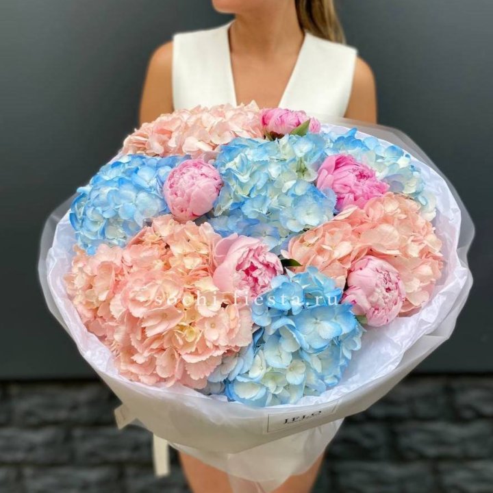 Дуобукет гортензии с пионами  в Прокопьевске
