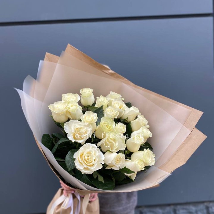  Букет  высоких белых роз   в Прокопьевске