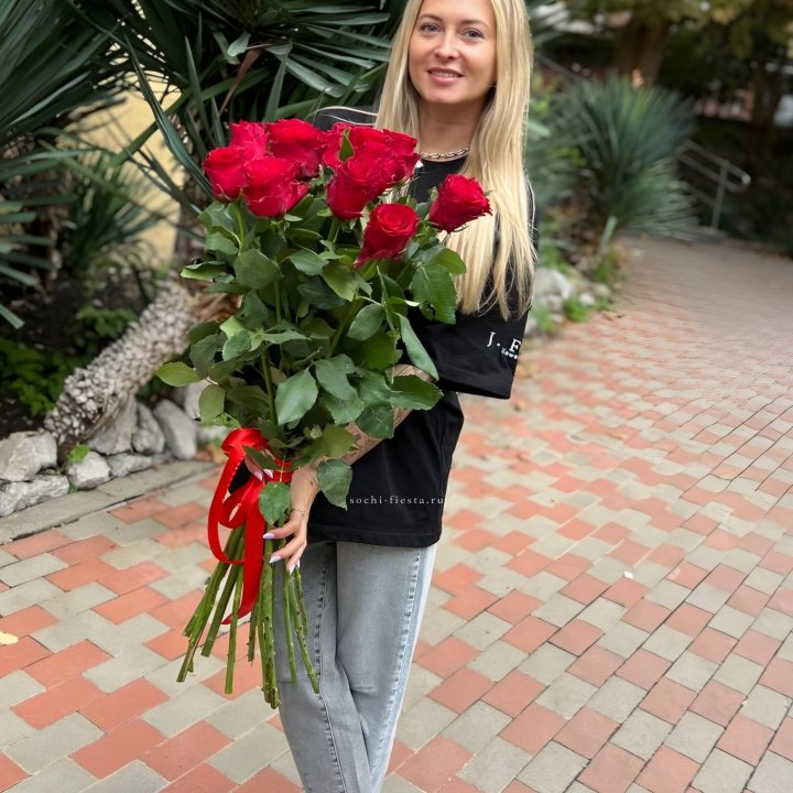 15 высоких красных роз в Прокопьевске