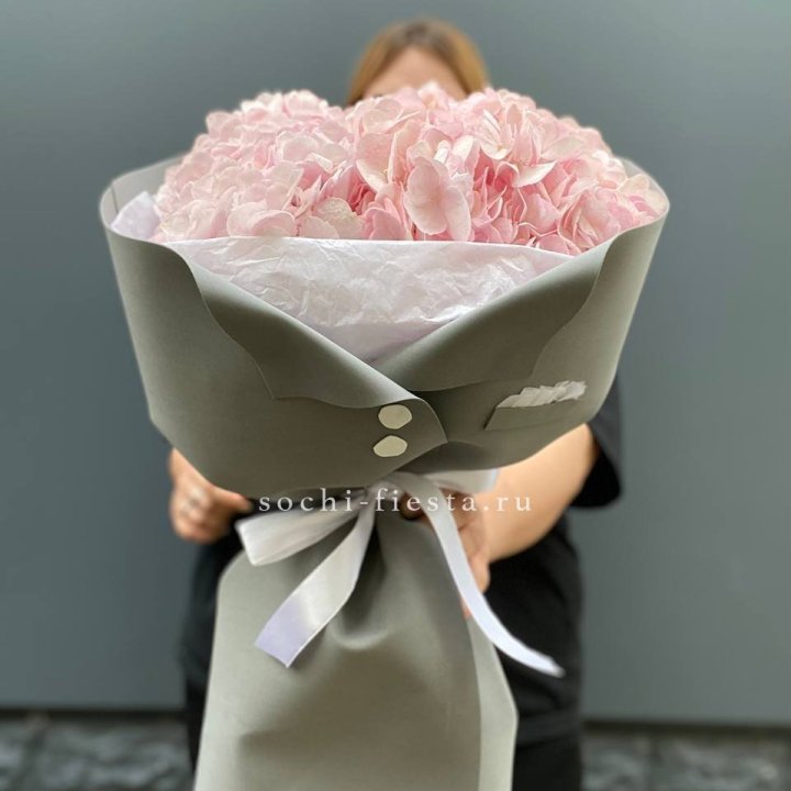  Букет  пиджачок из 5 гортензий в Прокопьевске