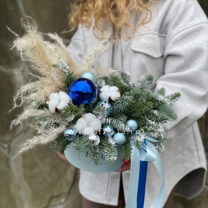 Новогодняя композиция в коробке блю в Прокопьевске