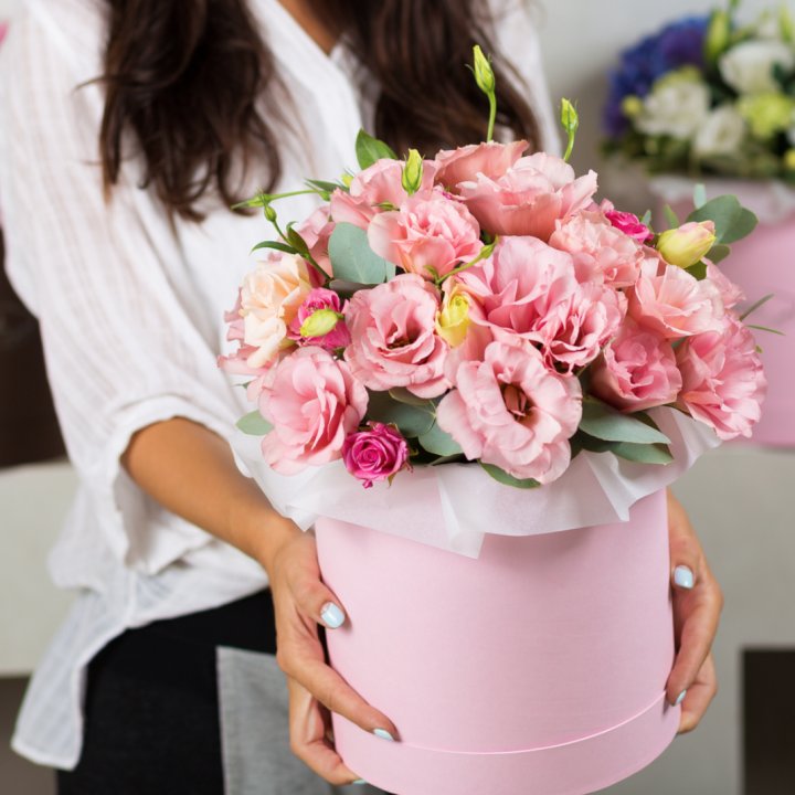 Эустома в шляпной коробке в Прокопьевске