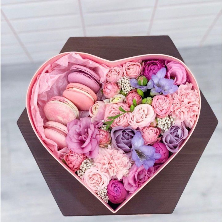 Бокс-сердце с макаронс  в Прокопьевске