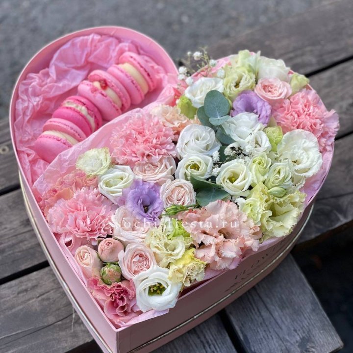 Бокс-сердце с макарон "Пинк" в Прокопьевске