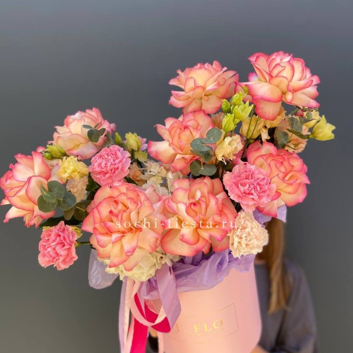 Бокс нежный с розами в Прокопьевске