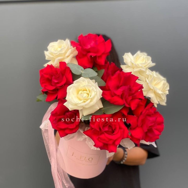 13 Французских роз в боксе в Прокопьевске