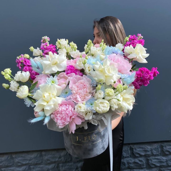 Дизайнерский цилиндр "Пионы гарден" в Прокопьевске