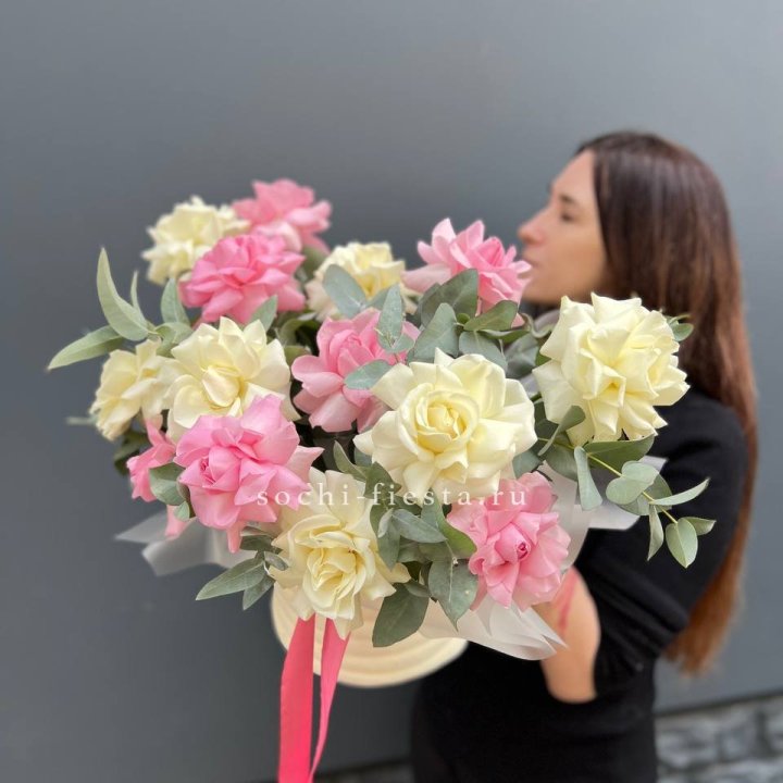 Зефирный бокс из 17 французских роз микс в Прокопьевске