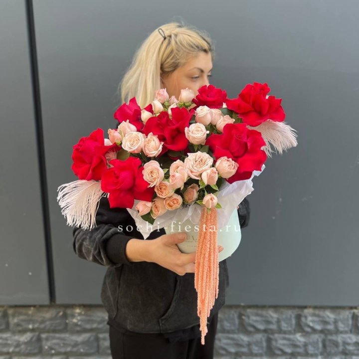 Бокс с нежными розами  в Прокопьевске