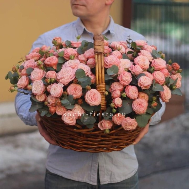 Корзина из 101 пионовидной розы в Прокопьевске