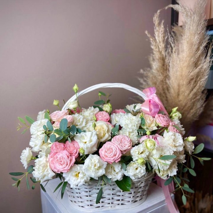 Цветочная корзина "Пинки вайт" в Прокопьевске
