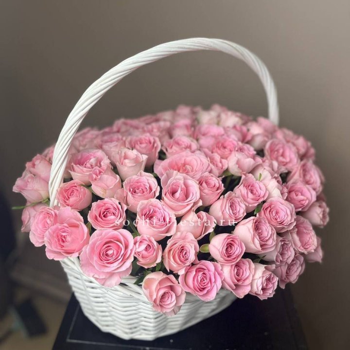 101 розовая роза в корзине в Прокопьевске