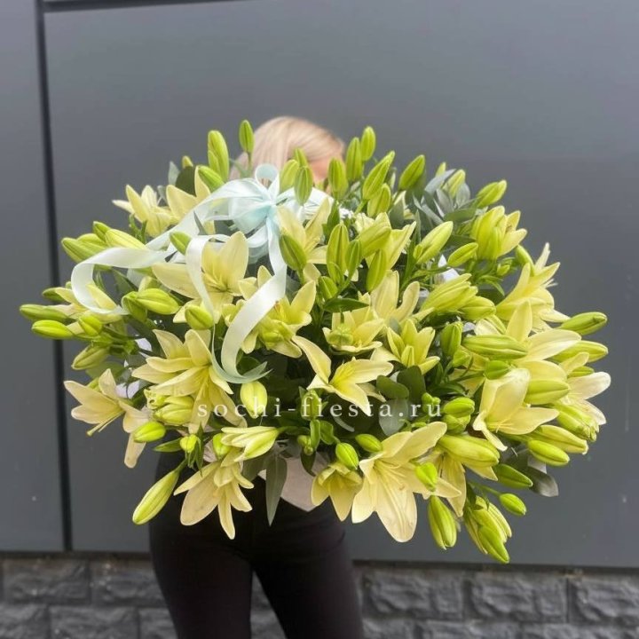 Лилии в корзине в Прокопьевске