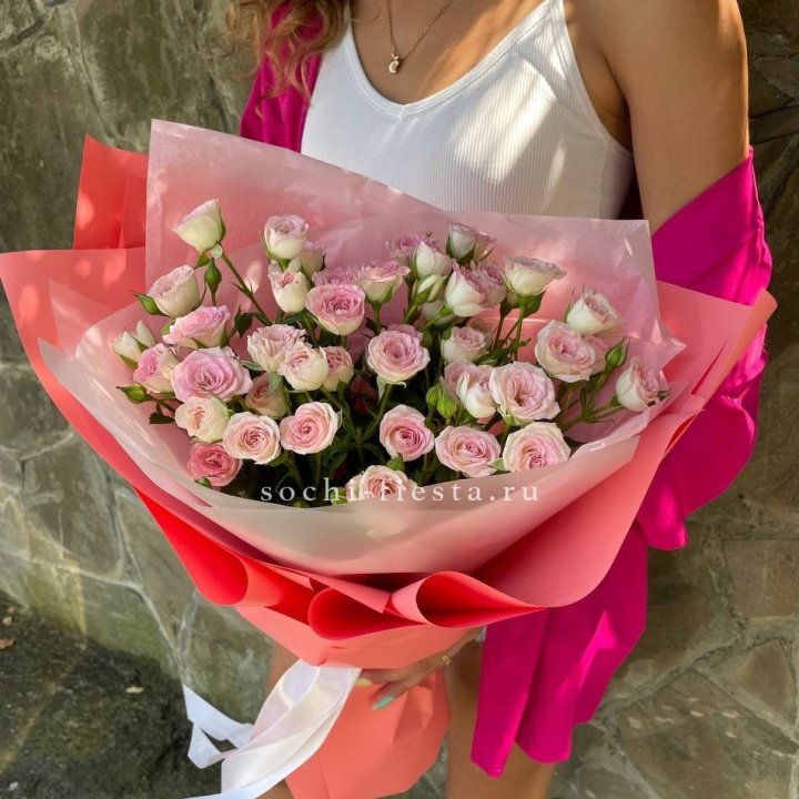 Розовые кустовые розы в Прокопьевске