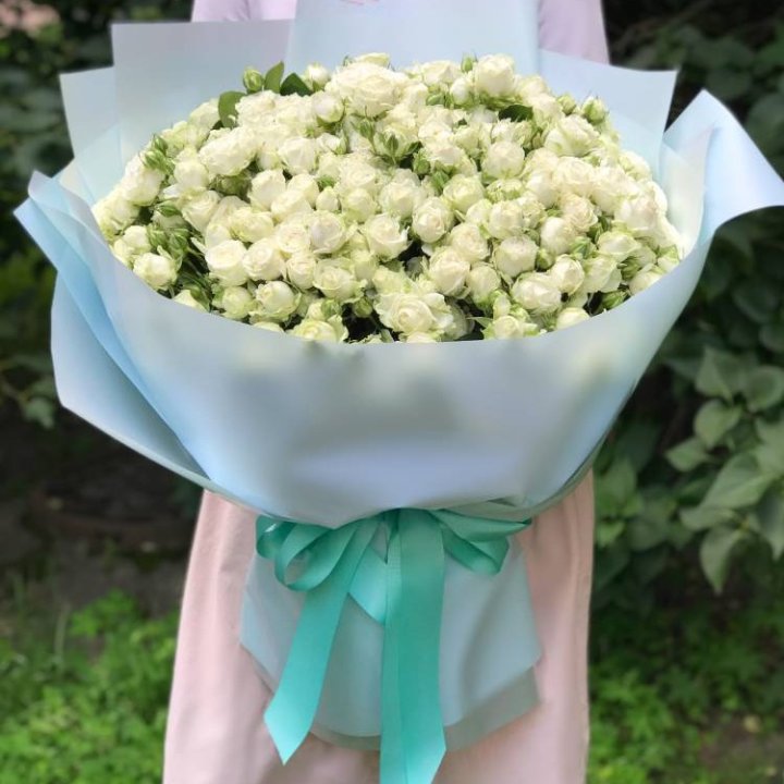 51 белая кустовая роза в Прокопьевске