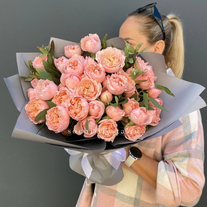 Букет с пионовидными розами "Пивайн" в Прокопьевске