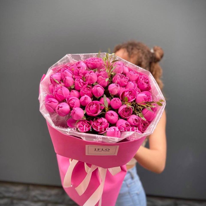 Кустовые розы букет Мисти Баблс в Прокопьевске