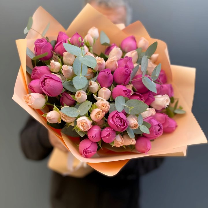 Букет кустовых роз Тендернес в Прокопьевске