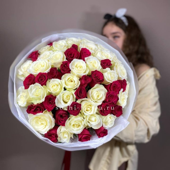 Микс из 55 роз в Прокопьевске