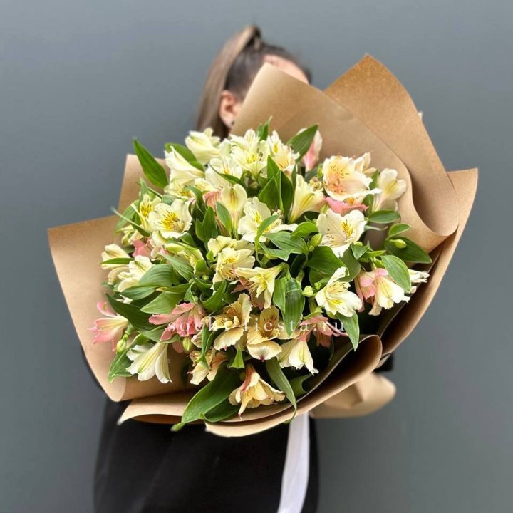 Букет альстромерий в крафте в Прокопьевске
