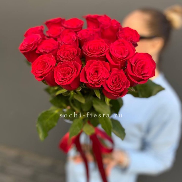 19 красных роз в Прокопьевске
