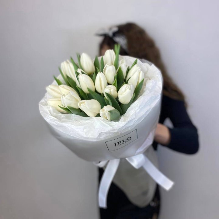  19 белых воздушных тюльпанов в Прокопьевске